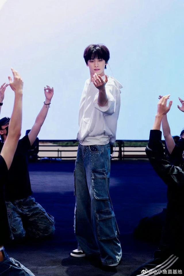 梓渝音乐节唱《泪桥》，用歌声演绎别样情怀