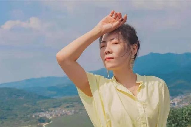 “辞职看世界”的女老师	，11年后现状曝光：黯然回乡，老公已分手