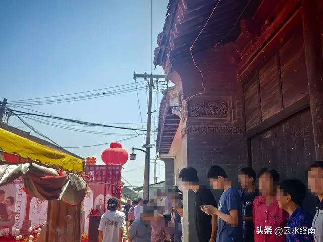 陕甘交界的千年古镇，有绝美高山草原和千年古道，现在却一片萧条