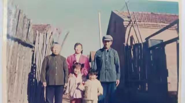 童年的快乐	，不仅是物质上的，精神上，等的不足