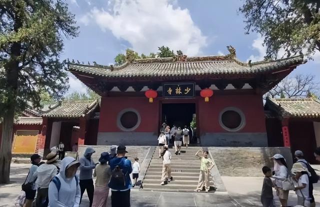 拔萝卜带泥！释永信被抓六天后，释小龙父亲出事，过往黑史全被扒