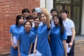 恭喜！TVB男星女儿考大学列榜眼！拒绝让爸爸去学校，让他别多嘴图片