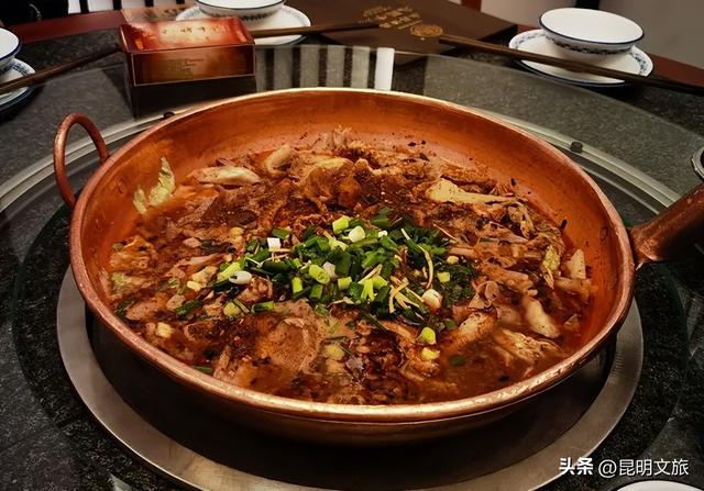 一半鸥气，一半锅气！立冬赴昆暗号：追完红嘴鸥就来顿火锅！下班就去~