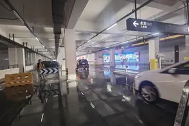 虹桥火车站停车库“堵到窝火”？我们实探了一下，发现便捷停车秘笈图片