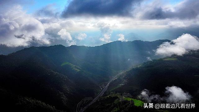 《西双版纳 澜沧行》左都佤山梯田云雾：天地间的水墨长卷