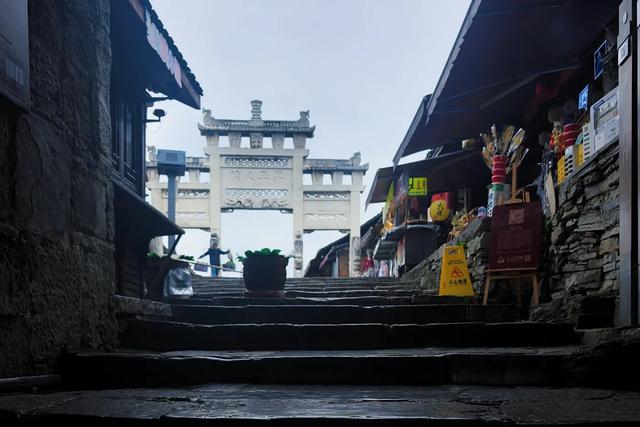 青岩古镇:贵州的避暑胜地与历史瑰宝!