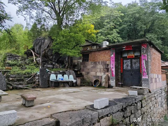 走遍石板岩之上坪菜家岩——北太行天路俯观桃花谷停车场最佳地