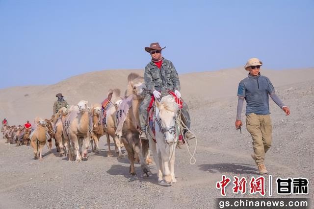 新疆“东天山来的骆驼队”秋游敦煌