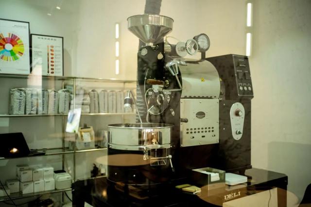 不走寻常路的国际化县城，关心一日三餐，更关心咖啡和汇率