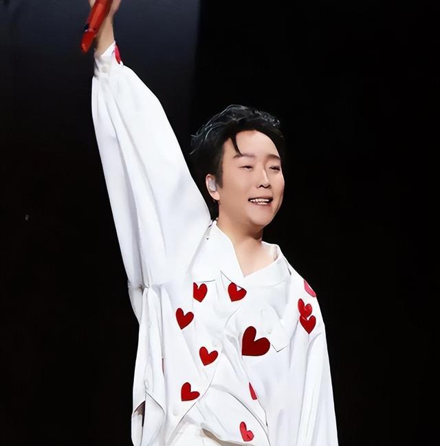 这一次，47岁的"跳梁小丑"李玉刚，如今已彻底走上了另一条道路