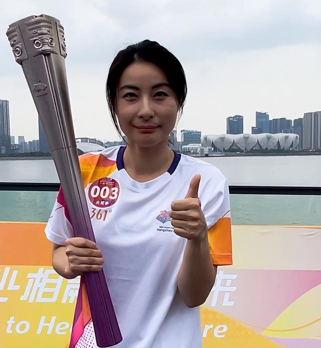 央视对郭晶晶的称呼变了，三字之差释放强烈信号，霍震霆全说对了