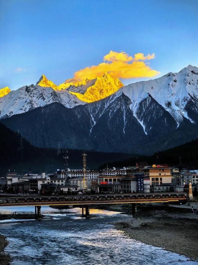 超越瑞士的雪山秘境！这条318精华段自驾路线赶紧收藏！