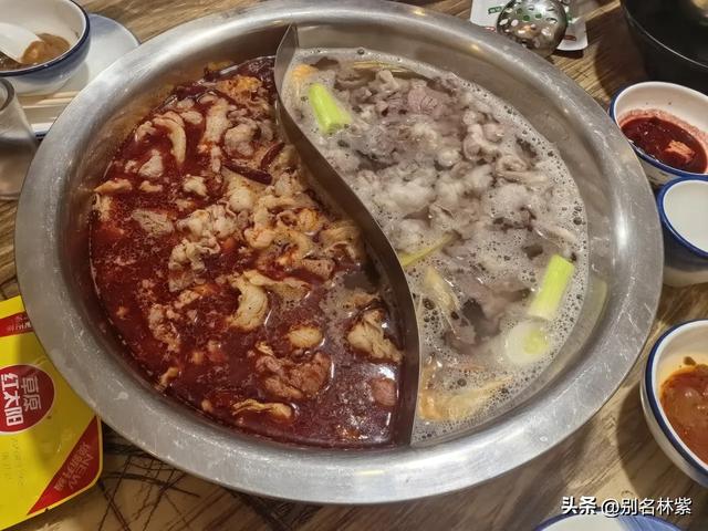 在额尔古纳和网友去了免费的湿地公园，晚上在青旅吃涮羊肉（十）