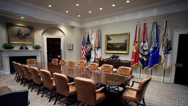 政府关门35天终于酿成大祸？一架波音飞机撞向大楼，现场惨烈