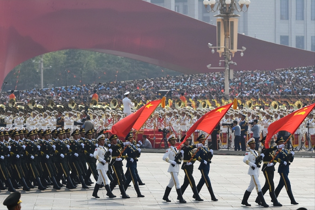 非常罕见：特朗普发文，用4个字来形容中国，他终于敢面对现实了