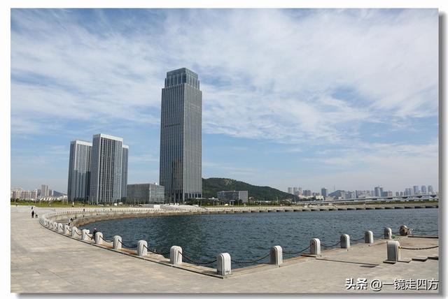 在大连陵水湾打造出的“海纳百川”国际雕塑景观带