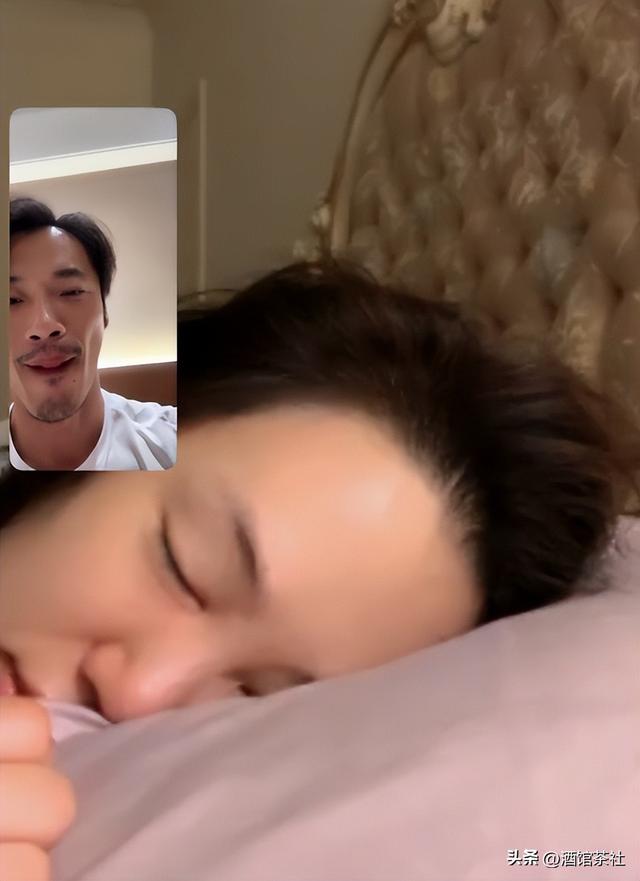 父亲是央视“一哥”，母亲是商业精英，他却凭一己之力娶影后之女