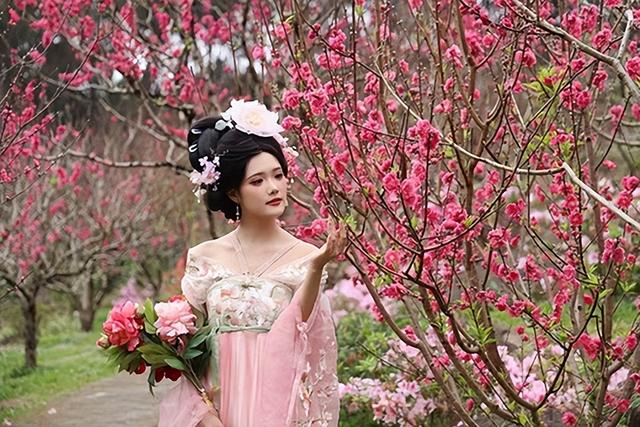 南宁青秀山惊艳亮相天安门展播，向全国发出邀请：春日花开正好 等你来！