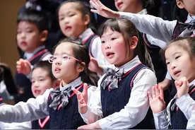 在歌声中感受“真善美的小世界”，云间剧院童声合唱团举办专场音乐会图片
