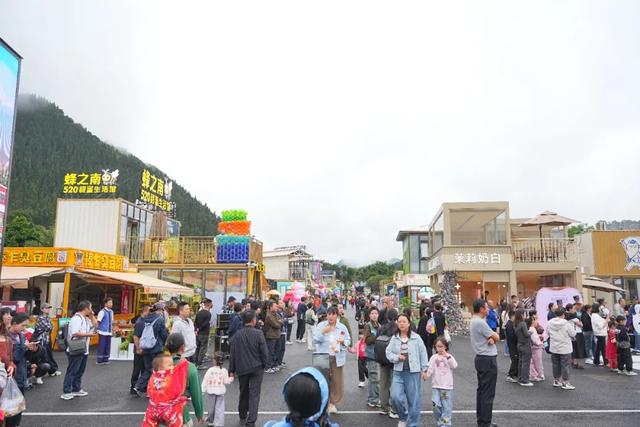 万峰林峰潮集国庆开市 山水间奏响文旅融合新乐章