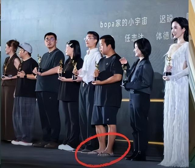 又一个祸从口出，自曝年收入过亿！千万网红“蓝战非”全平台被禁