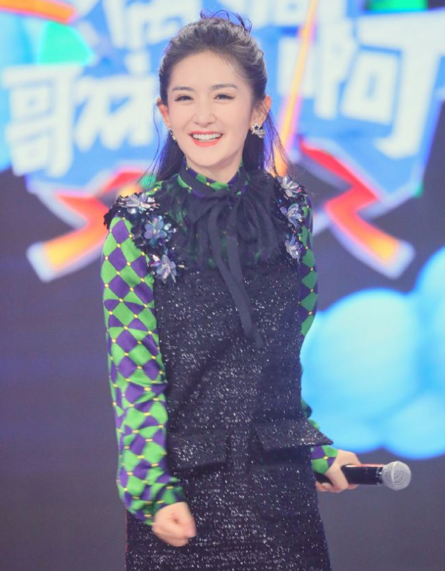 谢娜成为中秋晚会主持人不到24小时，恶心一幕出现，侯佩岑也遭殃