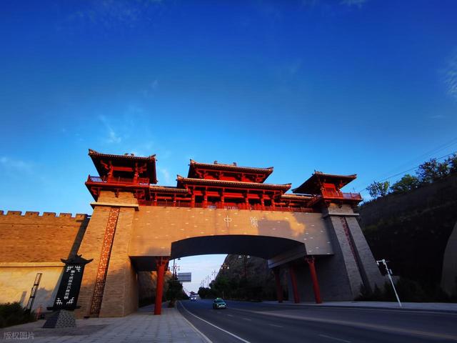 陕西与山西河南三省交界有座小城，山河壮阔，让王维都流连忘返