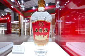 如果手上存有这些五粮液，可要注意，一瓶价值上万，别白白喝掉了图片
