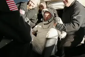 美滞留宇航员终于回家，美媒却讽刺俄罗斯图片