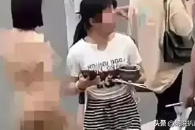 不忍直视！河南女子大街上全身赤裸，引众人围观多张高清无码曝光图片