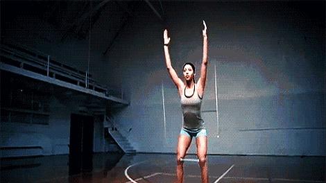 都50岁了还能深蹲吗？把动作做对，好处意想不到！