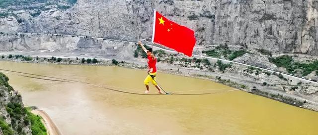 龙门之巅！黄河大梯子崖高空扁带国际挑战赛精彩开战！