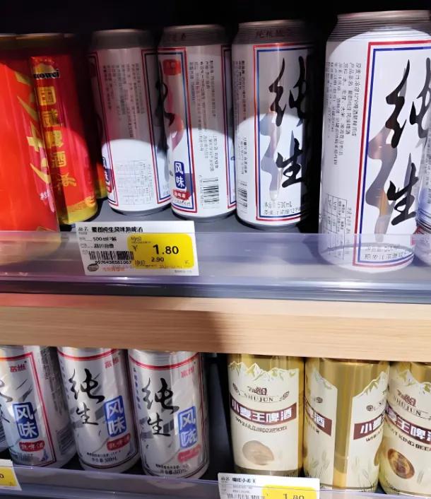 天热喝啤酒，不管啥牌子，这4种啤酒尽量少喝，都是工业啤水