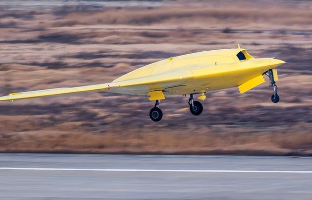 彩虹-7隐形无人机首飞成功！美媒破防，西太平洋游戏规则正被改写