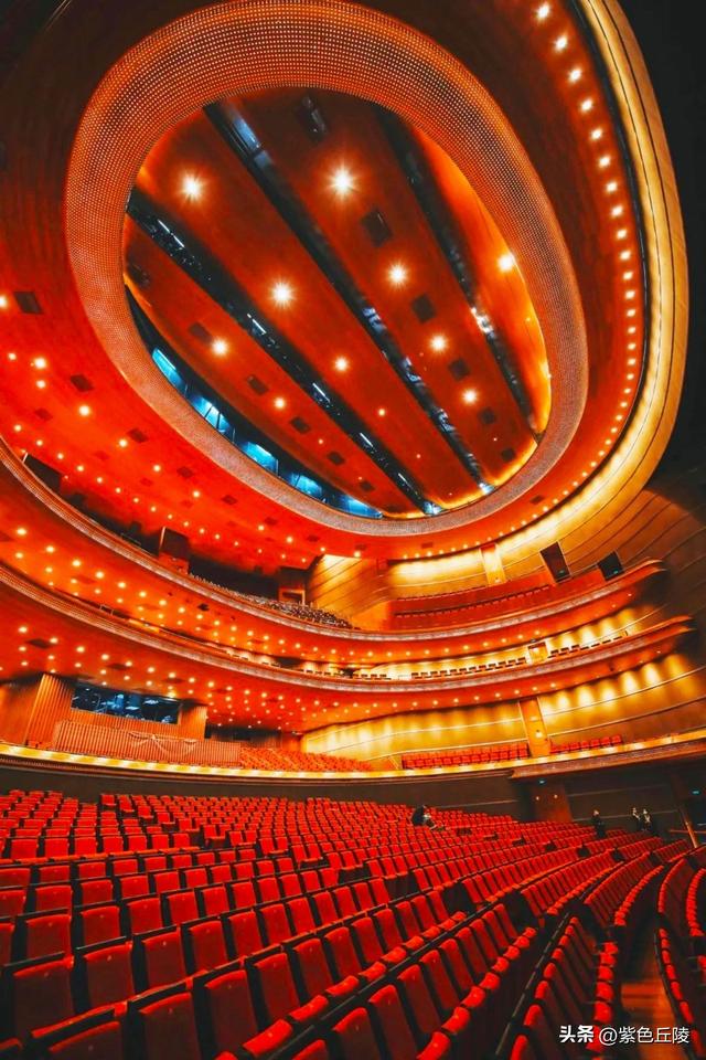 探访美轮美奂的国家大剧院