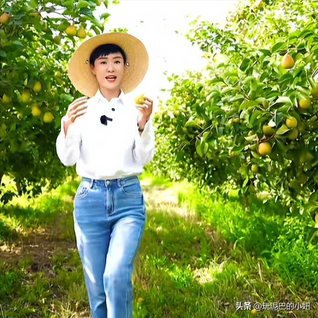 47岁贺娇龙去世！同学曝抢救过程	，网友提醒成真，此前疑早有征兆