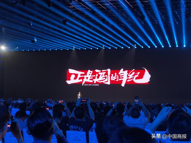 “硬刚”！雷军：小米17很多点都超越了苹果，而价格比对方便宜得多