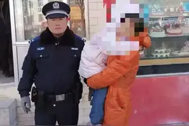 太原：元宵节萌娃街头走失 警民助力寻找家人图片
