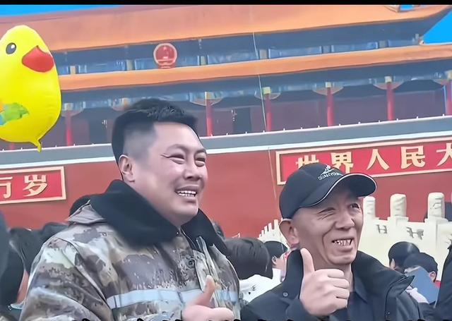 河南也有北京“天安门”，太火了乡村画家吴承言。