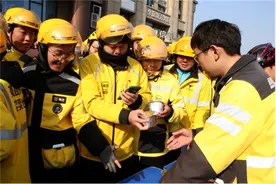 杭州“跳桥救人小哥”彭清林解锁“新身份”：助力更多小哥圆梦微心愿图片