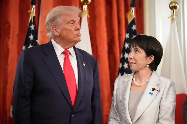 最后关头	，高市被催谢罪，中国发出第一道制裁令，辽宁舰逼近琉球