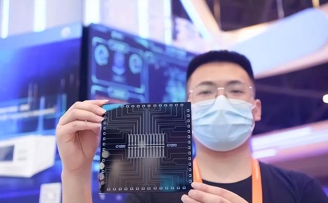 西方始料未及，中国第1条量子芯片正式投产,光刻机限制也没用了？