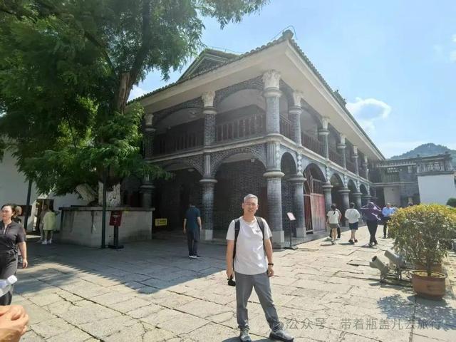 贵州红色旅游胜地，探访遵义会议旧址与红军纪念碑，令人热血沸腾