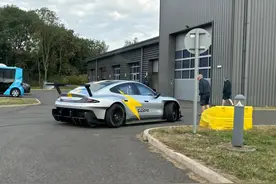 新车 | 黄色闪电涂装，小米SU7 Ultra原型车曝光，即将挑战“纽北”图片