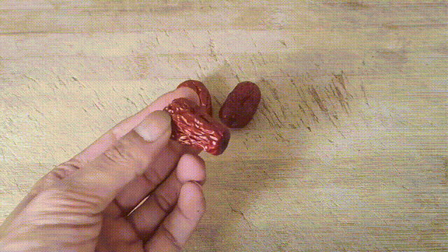 家里菜刀有圆孔的要留意，我也是才知道，上面居然还有个隐藏功能