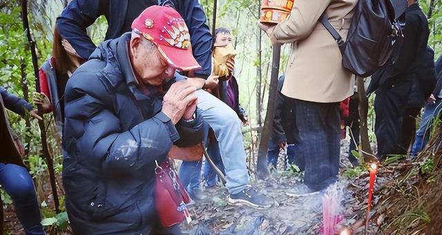 92岁台湾老兵回重庆寻亲，下飞机后却怒斥子女：这不还是台北