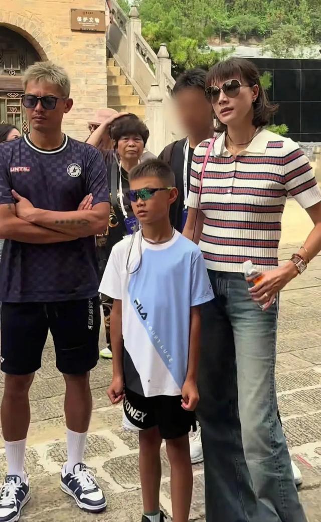 44岁谢杏芳也没想到，因林丹败光的体面，如今被9岁儿子挣了回来