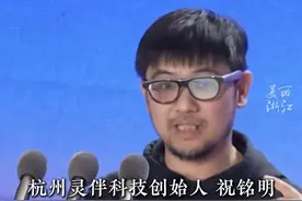 AI眼镜：2025年最炸裂的黑科技，戴上它普通人秒变「未来人类」！图片