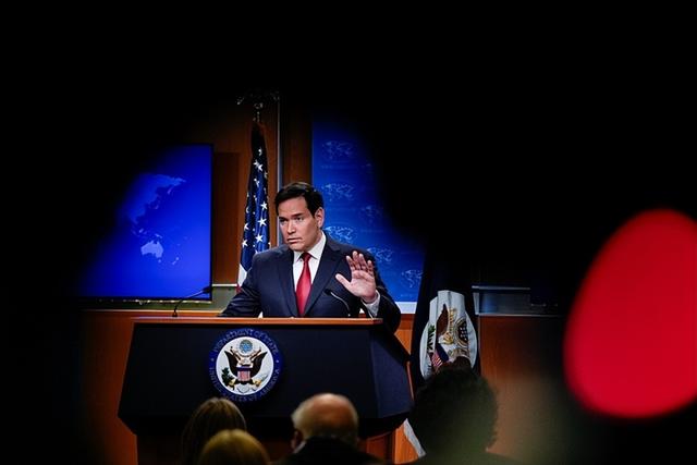 沉默一个多月后，美国国务卿就中日紧张局势表态，却没替日本站台