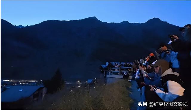 “全世界都知道中国人放假了!” 看14亿中国人如何用脚步丈量地球?